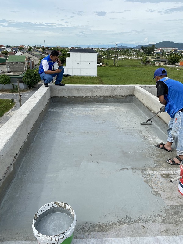 Một trong những nguyên nhân phổ biến nhất chính là thi công chống thấm ban công không đúng kỹ thuật hoặc bỏ qua khâu này hoàn toàn