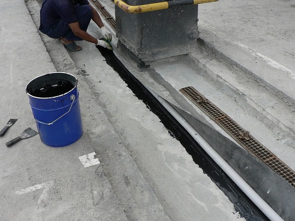 Chống thấm khe co giãn là giải pháp bắt buộc để bảo vệ toàn diện công trình khỏi sự xâm nhập của nước và hơi ẩm