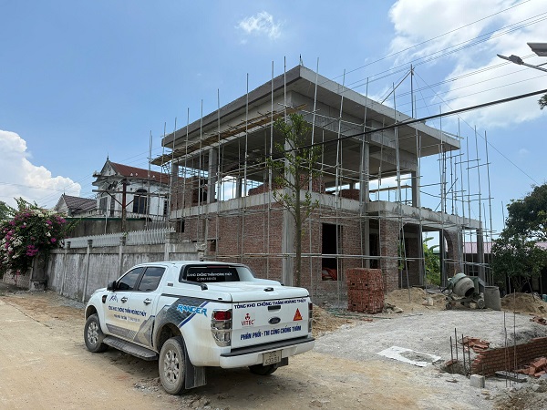 Tổng kho chống thấm Hoàng Thủy luôn chú trọng khảo sát hiện trạng kỹ lưỡng, đưa ra phương án thi công tiết kiệm chi phí nhưng vẫn đảm bảo hiệu quả tối ưu