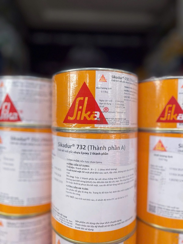 Để đảm bảo hiệu quả bám dính tối đa giữa bê tông cũ và mới, việc thi công Sikadur 732 cần tuân thủ chặt chẽ các bước theo đúng chuẩn kỹ thuật