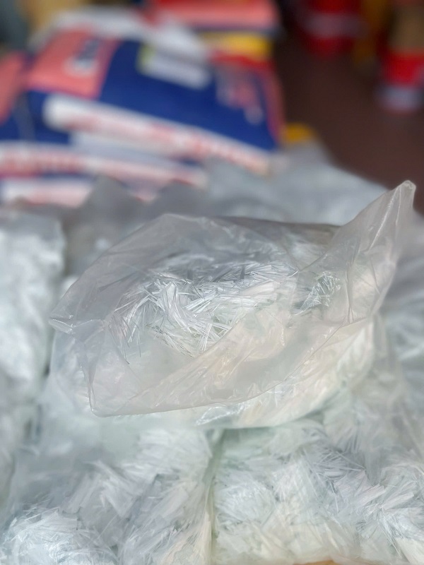 Sợi thủy tinh gia cường bê tông là loại AR Glass Fiber – sợi thủy tinh chuyên chống kiềm, chịu được môi trường bê tông có pH cao