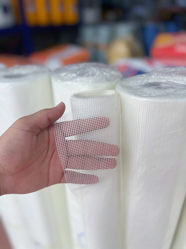 Lưới thủy tinh chống thấm giúp tăng độ bền cho lớp vữa – lớp chống thấm, đồng thời hạn chế nứt và ổn định bề mặt trong điều kiện thời tiết khắc nghiệt tại Nghệ An
