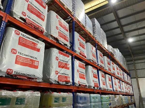 Tùy từng loại màng, thời gian sử dụng dao động từ 8–15 năm đối với màng khò nóng APP/SBS và 20–25 năm đối với màng HDP