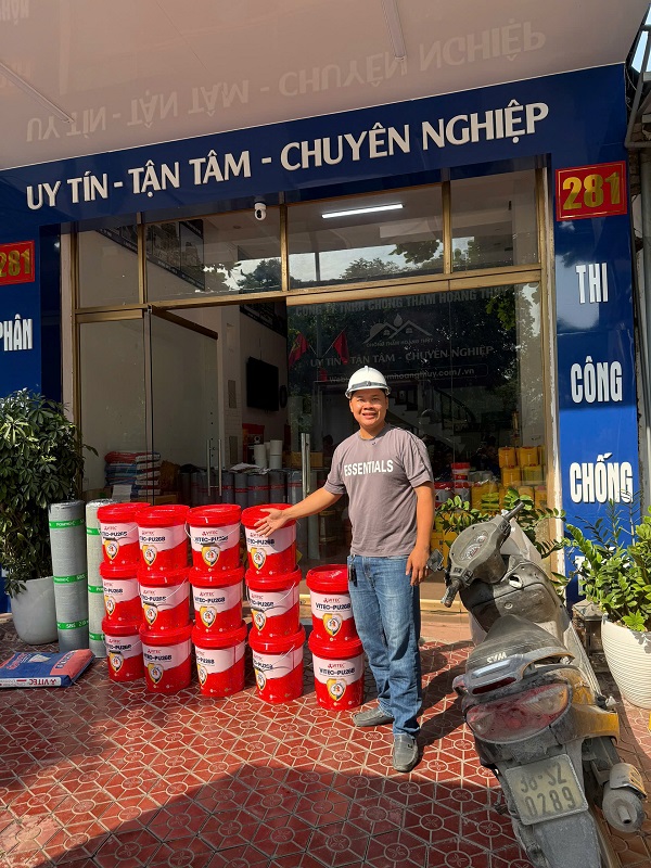 Sơn chống thấm tường đứng không chỉ giúp bảo vệ bề mặt khỏi nước mưa mà còn nâng cao tuổi thọ và tính thẩm mỹ của công trình